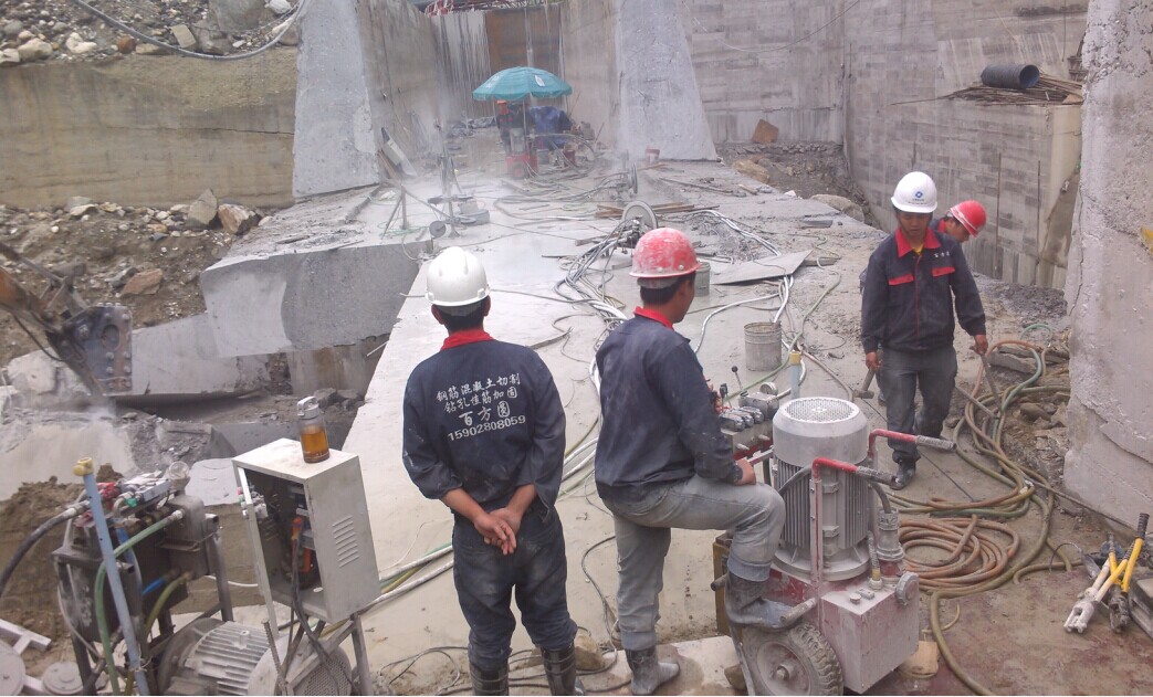 大型橋梁混凝土切割拆除